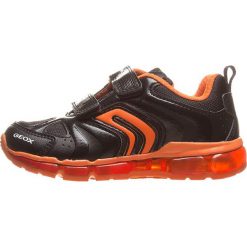 Sneakersy "Android" w kolorze czarno-pomarańczowym. Brązowe trampki chłopięce marki geox kids, z gumy. W wyprzedaży za 125,95 zł.