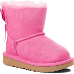 Buty UGG - T Mini Bailey Bow II 1017397T T/Paz. Różowe śniegowce dziewczęce marki Ugg, bez zapięcia. W wyprzedaży za 399,00 zł.