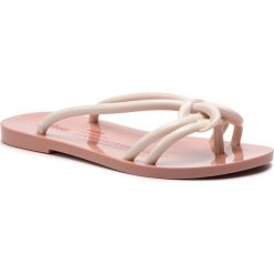 Japonki MELISSA - Saudade Ad 32430 Pink/Beige 51716. Brązowe klapki damskie Melissa, bez wzorów, z tworzywa sztucznego, bez obcasa, na obcasie. W wyprzedaży za 139,00 zł.