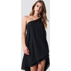 MANGO Asymetryczna sukienka Amilia - Black. Szare sukienki asymetryczne marki Mango, na co dzień, l, z tkaniny, casualowe, z dekoltem halter, na ramiączkach, midi. Za 283,95 zł.