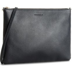 Torebka COCCINELLE - BV3 Pochette E5 BV3 55 F4 07 Bleu 011. Niebieskie listonoszki damskie marki Coccinelle. W wyprzedaży za 379,00 zł.