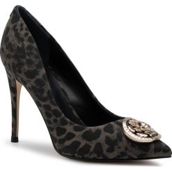 Szpilki GUESS - Outlet FL7OTL SUP08 LEOPA. Szare półbuty damskie Guess, z aplikacjami, ze skóry ekologicznej, bez obcasa, na obcasie, bez zapięcia. Za 719,00 zł.