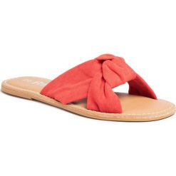 Klapki REFRESH - 69687 Red. Czerwone klapki damskie Refresh, bez wzorów, ze skóry ekologicznej, bez obcasa, na obcasie. W wyprzedaży za 109,00 zł.