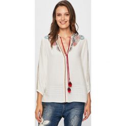 Desigual - Bluzka. Białe bluzki damskie Desigual, s, z haftami, z wiskozy. W wyprzedaży za 199,90 zł.