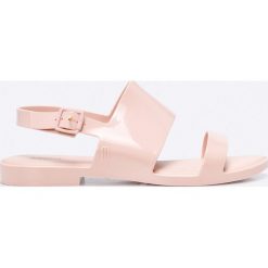 Melissa - Sandały Classy. Różowe klapki damskie Melissa, bez wzorów, z gumy, bez obcasa, na płaskiej podeszwie. W wyprzedaży za 99,90 zł.