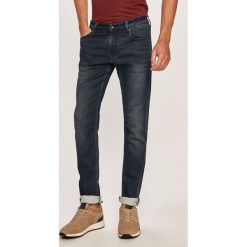 Armani Exchange - Jeansy J14. Niebieskie jeansy męskie Armani Exchange, z aplikacjami. W wyprzedaży za 379,90 zł.