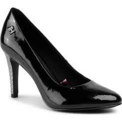 Szpilki TOMMY HILFIGER - Elevated Patent High Pump FW0FW04586 Black BDS. Czarne półbuty damskie TOMMY HILFIGER, bez wzorów, ze skóry ekologicznej, bez obcasa, na obcasie, bez zapięcia. Za 449,00 zł.
