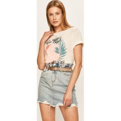 Billabong - T-shirt. Białe bluzki damskie Billabong, s, z nadrukiem, z bawełny, casualowe, z okrągłym kołnierzem. Za 99,90 zł.