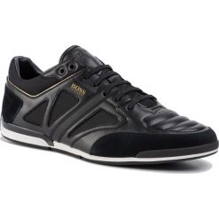 Sneakersy BOSS - Saturn 50422397 10214531 01 Black 001. Czarne sneakersy męskie Boss, na co dzień, bez wzorów, z zamszu, bez zapięcia. W wyprzedaży za 479,00 zł.