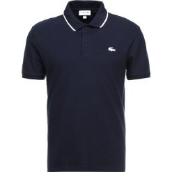 Lacoste Koszulka polo marine/blanc. Niebieskie koszulki męskie Lacoste, xl, bez wzorów, z elastanu, marine, polo, bez rękawów. Za 459,00 zł.