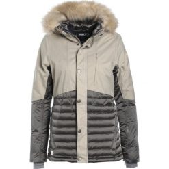 O'Neill FINESSE HYBRID Kurtka snowboardowa cornstalk. Brązowe kurtki damskie marki O'Neill, s, z poliesteru, narciarskie. W wyprzedaży za 839,20 zł.