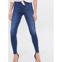 Jeansy skinny - Granatowy. Niebieskie jeansy damskie Mohito, bez wzorów, z jeansu. Za 109,99 zł.