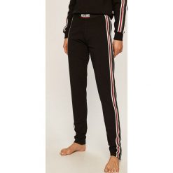 Moschino Underwear - Spodnie piżamowe. Czarne piżamy damskie Moschino Underwear, s, bez wzorów, z elastanu, bez rękawów. W wyprzedaży za 579,90 zł.