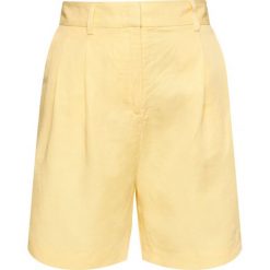Szorty materiałowe TOMMY HILFIGER WW0WW27568. Żółte szorty damskie TOMMY HILFIGER, bez wzorów, ze lnu. Za 499,00 zł.