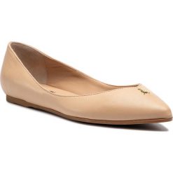 Baleriny PATRIZIA PEPE - 2V8484/A3KW-B524 Camel Beige. Brązowe baleriny damskie Patrizia Pepe, bez wzorów, ze skóry, klasyczne, ze szpiczastym noskiem, bez obcasa, bez zapięcia. Za 639,00 zł.