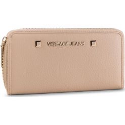 Duży Portfel Damski VERSACE JEANS - E3VTBPA 70880 723. Brązowe portfele damskie Versace Jeans, bez wzorów, z jeansu. W wyprzedaży za 239,00 zł.