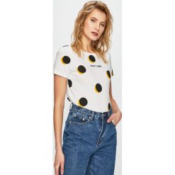 Only - Top. Białe topy damskie marki ONLY, s, z nadrukiem, z bawełny, z okrągłym kołnierzem. Za 59,90 zł.