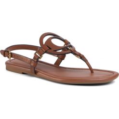 Sandały COACH - Jeri Leather Sandal G4910 110002650 Saddle. Pomarańczowe klapki damskie Coach, bez wzorów, ze skóry ekologicznej, bez obcasa, na obcasie. W wyprzedaży za 359,00 zł.