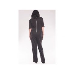 Kombinezon czarny SL4011SP Size Plus. Czarne kombinezony eleganckie marki Soleil, s, z dzianiny, z kopertowym dekoltem, z długim rękawem, długie. Za 149,00 zł.