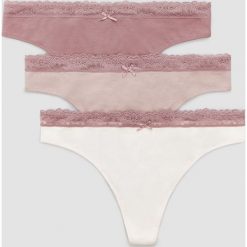 Bawełniane stringi 3 pack - Kremowy. Białe stringi damskie Reserved, s, bez wzorów, z bawełny. Za 39,99 zł.