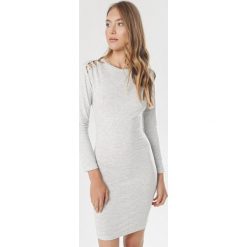 Jasnoszara Sukienka Vivithia. Szare sukienki damskie Born2be, na lato, xl, bez wzorów, bez kołnierzyka, bez rękawów. W wyprzedaży za 49,99 zł.