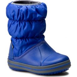 Śniegowce CROCS - Winter Puff Boot Kids 14613 Cerulean Blue/Light Grey. Niebieskie buty chłopięce zimowe marki Crocs, bez zapięcia. W wyprzedaży za 149,00 zł.