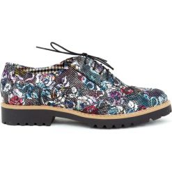 Półbuty - skóra naturalna - model 258 - kolor czarne kwiaty. Czarne półbuty damskie Zapato, w kwiaty, ze skóry, bez obcasa, bez zapięcia. W wyprzedaży za 173,40 zł.