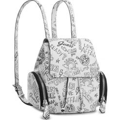 Plecak GUESS - HWGF67 00310 GFT. Białe plecaki damskie Guess, z aplikacjami, ze skóry ekologicznej. Za 589,00 zł.