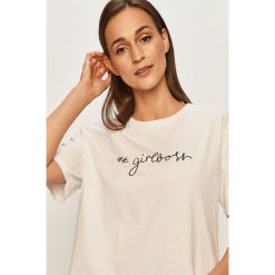 Answear - T-shirt. Białe bluzki damskie ANSWEAR, s, z aplikacjami, z bawełny, z okrągłym kołnierzem. Za 49,90 zł.