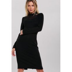 Czarna Sukienka Behoof. Czarne sukienki damskie Renee, na zimę, s, bez wzorów, z dzianiny, bez kołnierzyka, bez rękawów, midi. Za 109,99 zł.