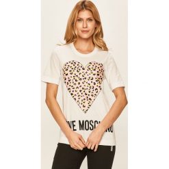 Love Moschino - T-shirt. Różowe bluzki damskie Love Moschino, m, z nadrukiem, z elastanu, casualowe, z okrągłym kołnierzem, z krótkim rękawem. Za 469,90 zł.
