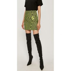 Love Moschino - Spódnica. Żółte spódniczki damskie Love Moschino, na co dzień, bez wzorów, z poliesteru, casualowe, z podwyższonym stanem, mini, proste. Za 879,90 zł.