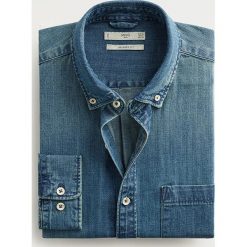 Mango Man - Koszula Jacob5. Niebieskie koszule męskie Mango Man, m, bez wzorów, z bawełny, casualowe, button down, z długim rękawem. Za 199,90 zł.