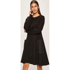 Answear - Sukienka. Zielone sukienki damskie ANSWEAR, s, bez wzorów, z poliesteru, bez kołnierzyka, z długim rękawem, długie, mini, rozkloszowane. W wyprzedaży za 99,90 zł.