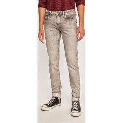 Pepe Jeans - Jeansy Hatch. Szare jeansy męskie Pepe Jeans, z aplikacjami. W wyprzedaży za 269,90 zł.
