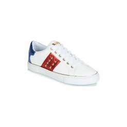 Buty Guess GAMER. Białe trampki i tenisówki damskie marki Guess, z aplikacjami, bez zapięcia. Za 419,00 zł.