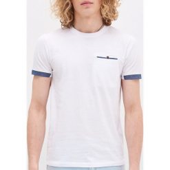 T-shirt z kontrastowymi detalami - Biały. Białe t-shirty męskie House, s, bez wzorów, z kontrastowym kołnierzykiem. W wyprzedaży za 29,99 zł.