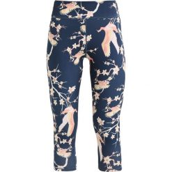 Spodnie dresowe damskie: MINKPINK SAKURA Rybaczki sportowe multi