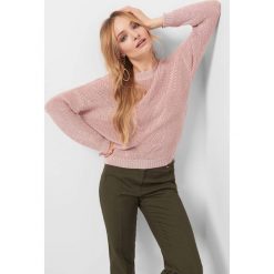 Sweter z połyskującej dzianiny. Pomarańczowe swetry oversize damskie marki Orsay, xs, z dzianiny, klasyczne. Za 99,99 zł.