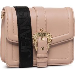 Torebka VERSACE JEANS COUTURE - E1VVBBF7 71408 427. Różowe listonoszki damskie Versace Jeans Couture, na imprezę, bez wzorów, z jeansu, bez dodatków. Za 779,00 zł.