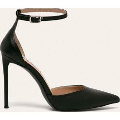 Steve Madden - Szpilki skórzane Volt Pump. Czarne sandały damskie Steve Madden, bez wzorów, ze skóry, bez obcasa, na obcasie, bez zapięcia. W wyprzedaży za 369,90 zł.