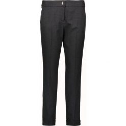 Spodnie w kolorze szarym. Szare spodnie damskie marki Gerry Weber. W wyprzedaży za 135,95 zł.
