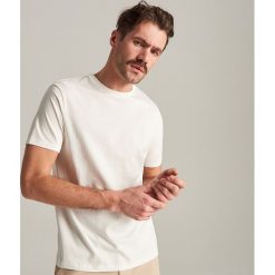 Bawełniany T-shirt - Kremowy. Białe t-shirty męskie Reserved, s, bez wzorów, z bawełny, bez kołnierzyka. Za 29,99 zł.