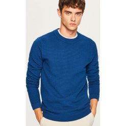 Sweter ze strukturalnej dzianiny - Niebieski. Niebieskie swetry klasyczne męskie marki Reserved, l, z dzianiny. Za 99,99 zł.