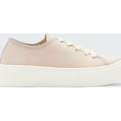 Beżowe tenisówki join life. Brązowe trampki i tenisówki damskie Pull&Bear, bez wzorów, bez zapięcia. Za 139,00 zł.