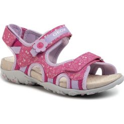 Sandały GEOX - J S.Roxanne C J92D9C 014CE C8257 D Fuschia/Lilac. Różowe sandały dziewczęce Geox, ze skóry ekologicznej, bez zapięcia. W wyprzedaży za 239,00 zł.