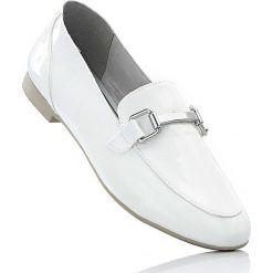 Buty wsuwane Marco Tozzi bonprix biały lakierowany. Białe baleriny damskie marki bonprix, bez wzorów, z lakierowanej skóry, bez obcasa. Za 79,99 zł.
