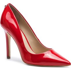 Szpilki GUESS - Blix14 FL7X14 PAT08 RED. Czerwone półbuty damskie Guess, z aplikacjami, ze skóry ekologicznej, eleganckie, bez obcasa, na obcasie, bez zapięcia. Za 629,00 zł.