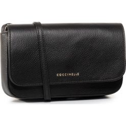 Torebka COCCINELLE - FV3 Mini Bag E5 FV3 55 M6 07 Noir 001. Czarne listonoszki damskie Coccinelle, bez wzorów, ze skóry, bez dodatków. W wyprzedaży za 519,00 zł.