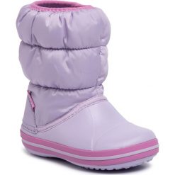 Śniegowce CROCS - Winter Puff Boot Kids 14613 Lavender. Różowe śniegowce dziewczęce Crocs, bez zapięcia. Za 179,00 zł.